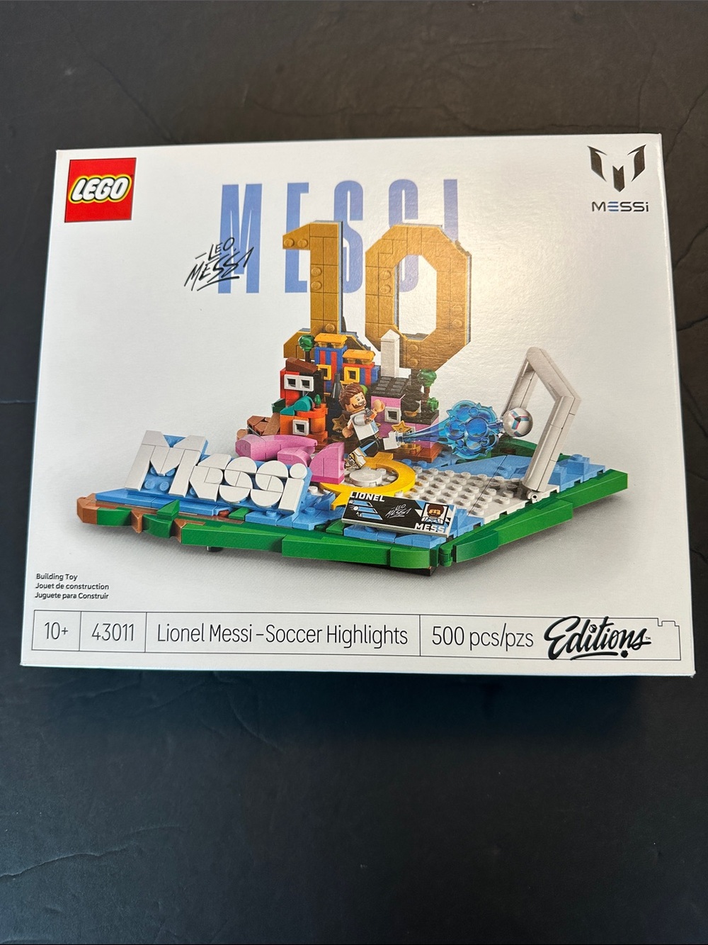 LEGO Messi Soccer Highlights Set - Green, Blue, Gold, White, Pink